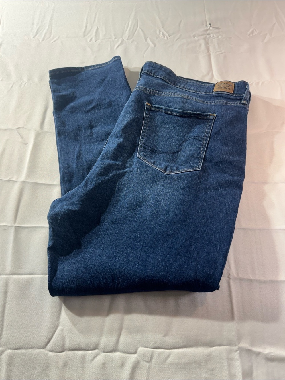 Levi's Women’s W37 L30 Indigo Straight Leg Jeans